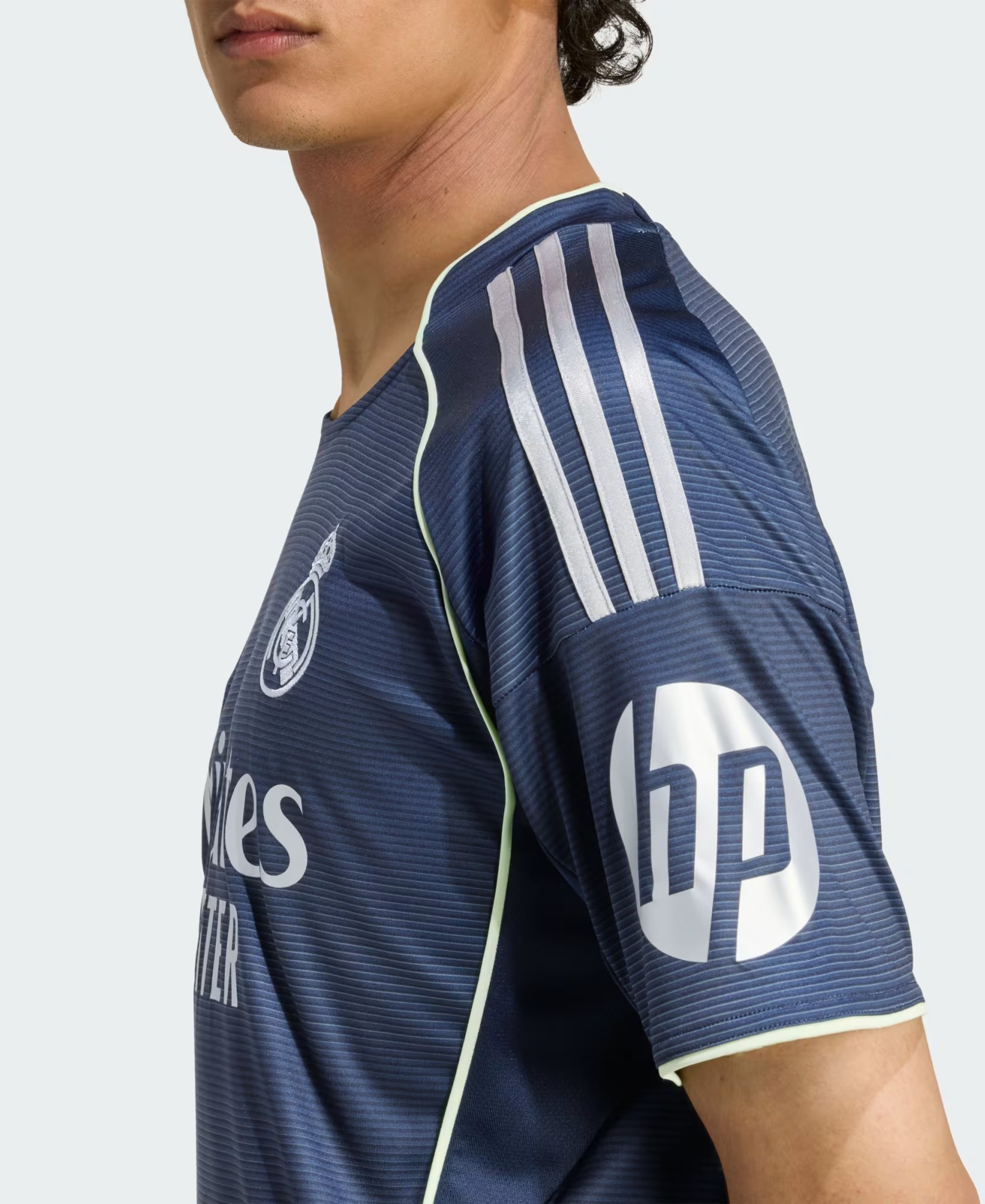 Tenue Real Madrid 2025-2026 Extérieur